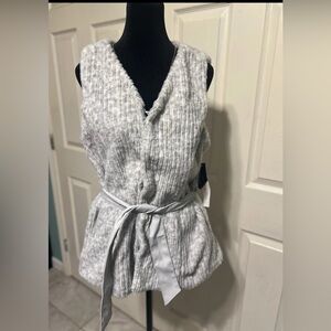 Elegant Gray Knit Vest with Belt
